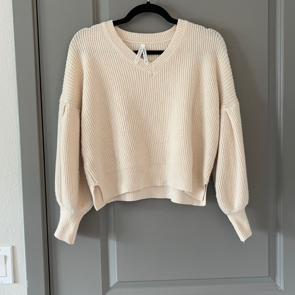 V-neck balloon sleeve Sweater